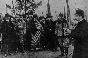 Episcopul Iuliu Hossu dă citire Rezoluției de la Alba Iulia Sursa: wikipedia.org