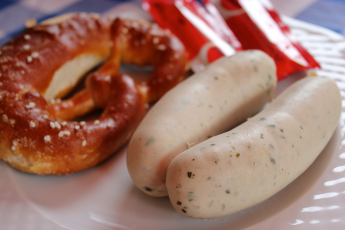 Traditionalii Carnatii weisswurst, Foto: raeanddamon.wordpress.com