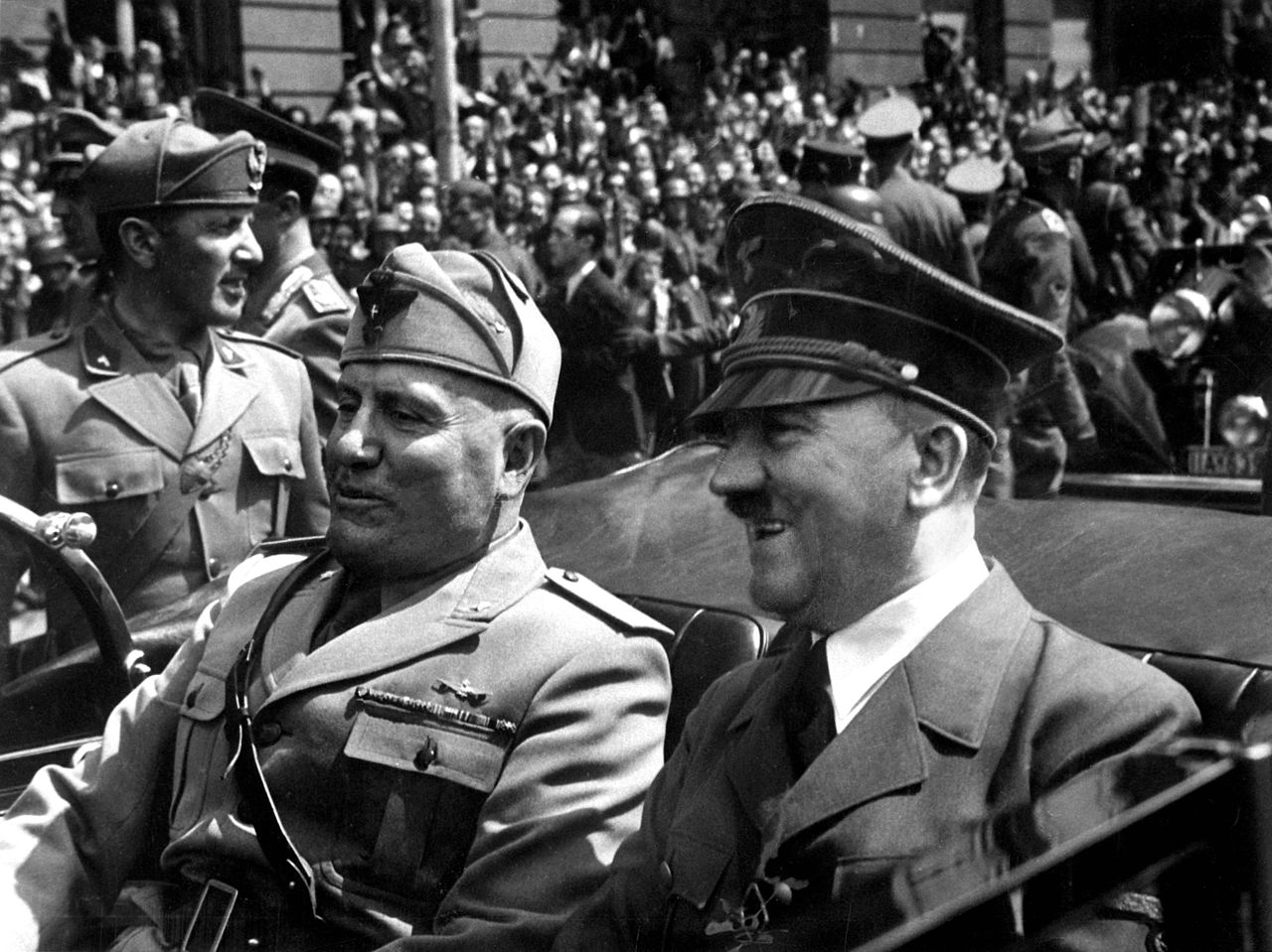 Adolf Hitler alaturi de Mussolini