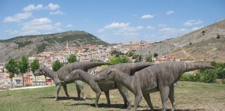 Dinozaurul Iguanodon, o șopârlă iguană din era Mezozoică