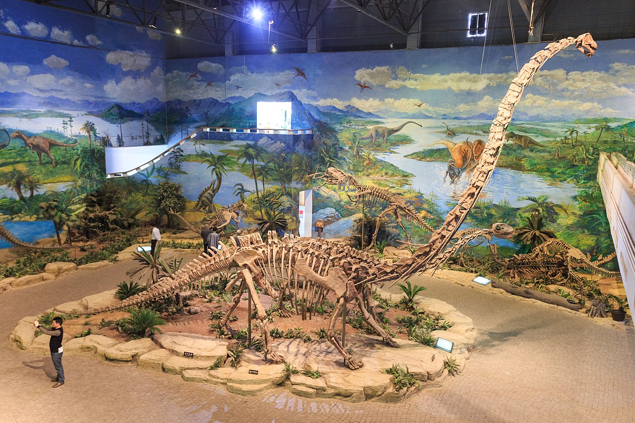 Mamenchisaurus, dinozaurul cu gâtul cel mai lung din era Mezozoică, Jurasicul superior