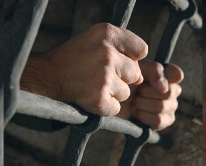 Barbat incarcerat, Foto: 02varvara.wordpress.com
