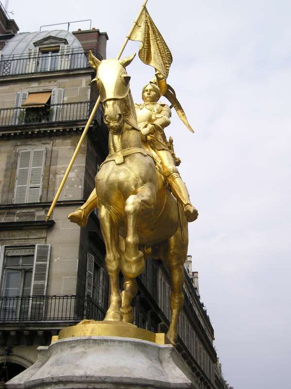 Statuia Ioanei d'Arc din Paris realizata de Emmanuel Frémiet