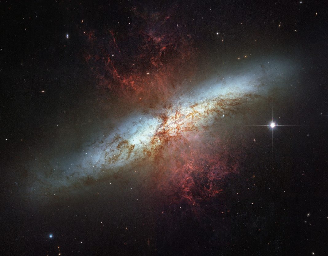 Galaxia Trabuc sau M82