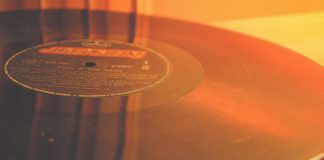 Discul de vinil – din nou la moda Vinil