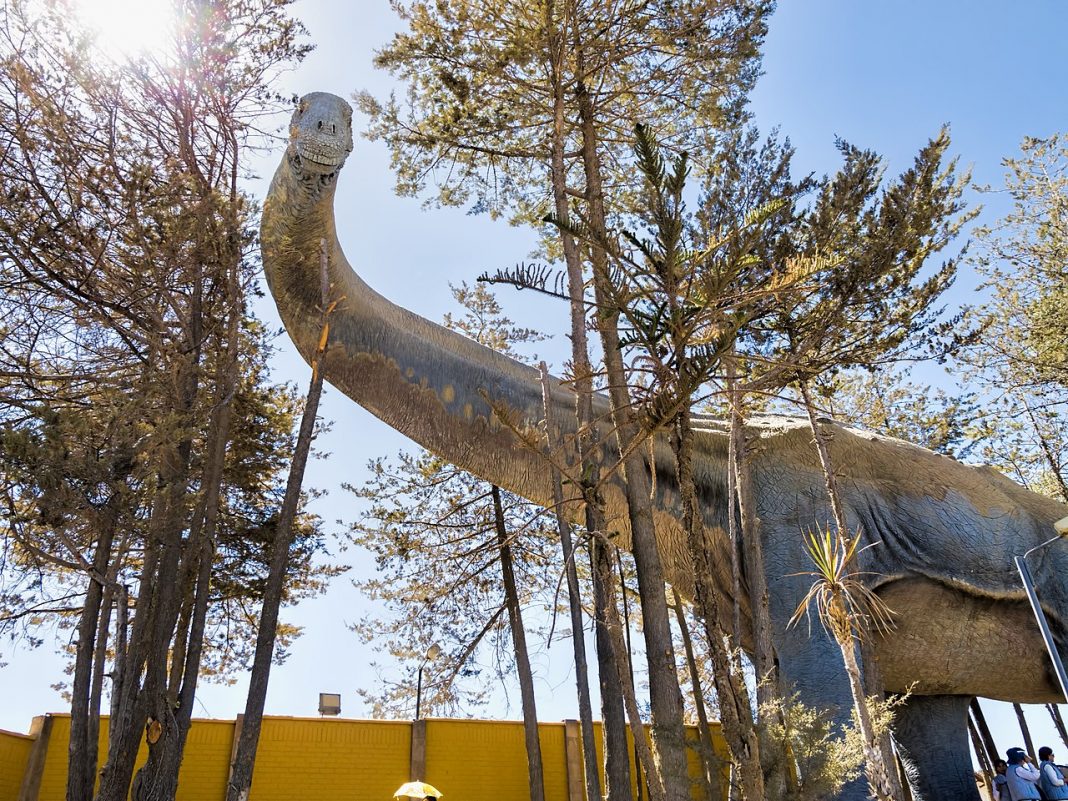 Dinozaurul Titanosaurus, un uriaș erbivor din Cretacicul inferior Dinozaurul Titanosaurus, un uriaș erbivor din Cretacicul inferior