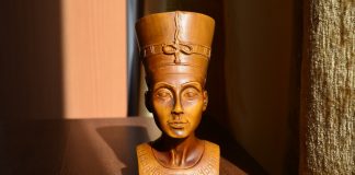 Femei celebre – Nefertiti Nefertiti