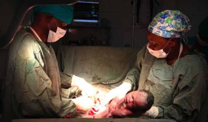 Operatia cezariana, Foto: safersurgery.wordpress.com