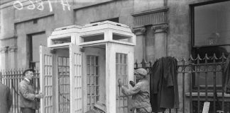 Cand a aparut prima cabina telefonica si cine a inventat-o? Primele cabine telefonice