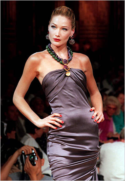 Carla Bruni pe podium, Foto: kafee.wordpress.com