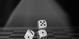 Cand au fost inventate zarurile? Zaruri