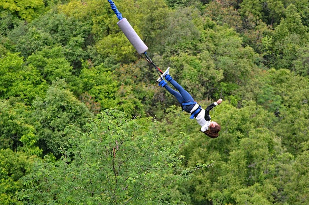 Bungee jumping Bungee jumping
