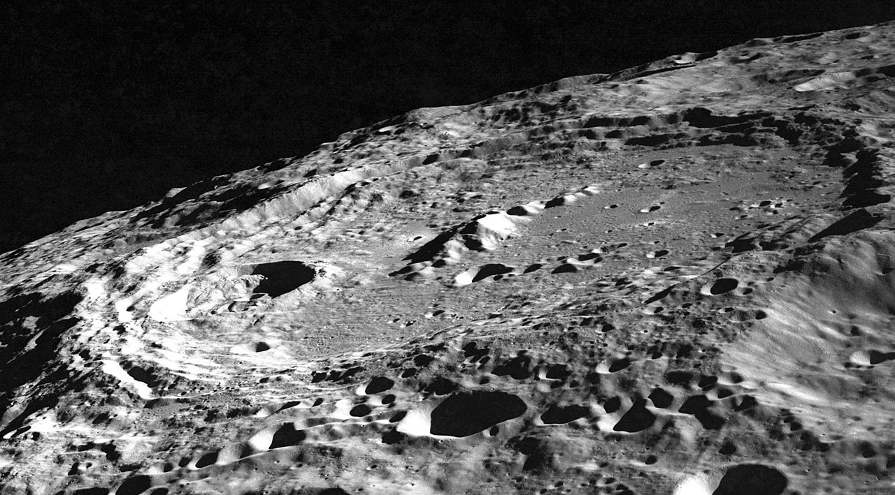 Luna si craterele ei1