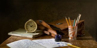 Cum este corect – mă întorc înapoi sau mă întorc