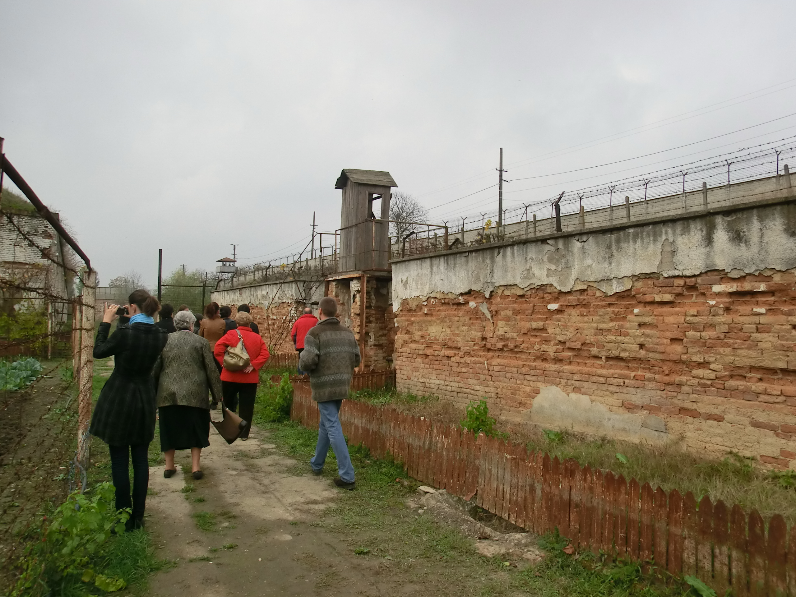 8 - Spre locul unde erau scosi detinutii pentru a se plimba - Fortul 13 - Jilava