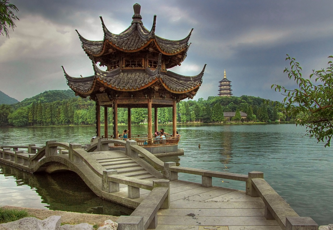 Hangzhou lacul poetilor din China
