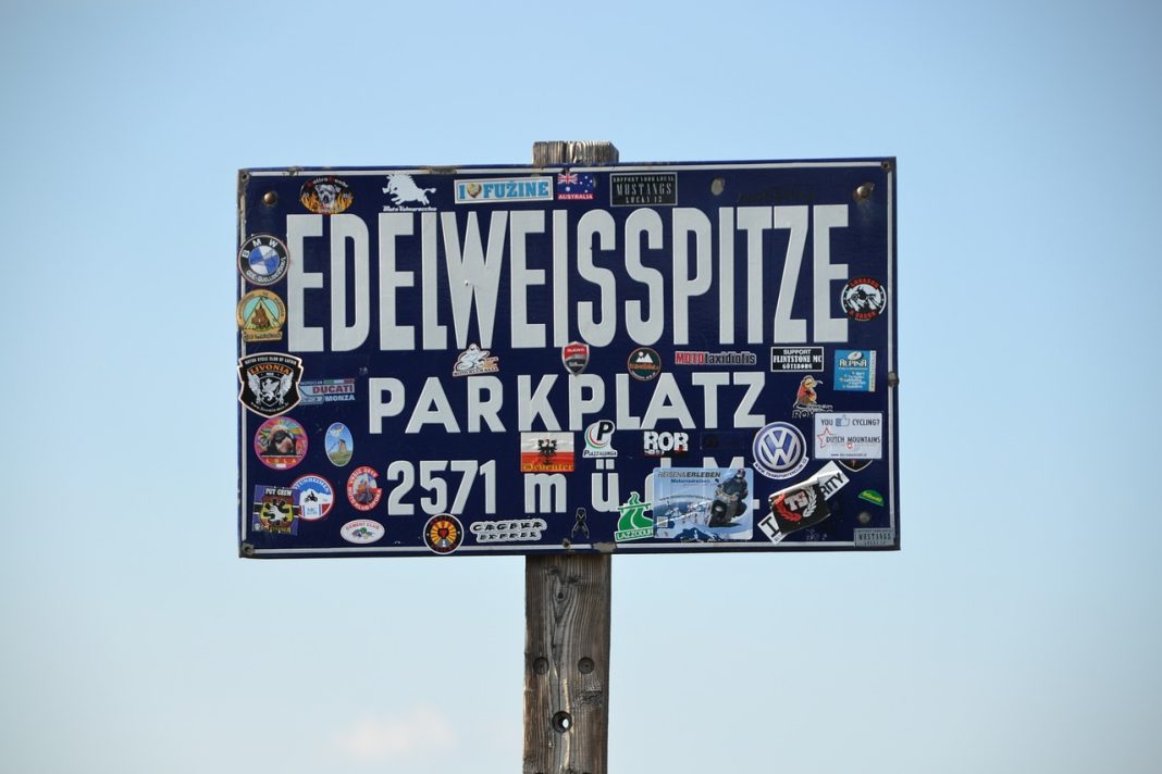 Cum este corect – acţibild sau abţibild