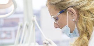 Cum este corect – medicul m-a consultat