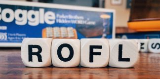 Cele mai folosite prescurtări pe internet şi semnificaţia lor – ASAP, BRB, ILY, LOL etc.