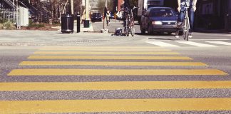 Cum este corect – (a) transversa sau (a) traversa