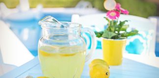 Cum este corect – limonată sau limonadă, citronadă sau sitronadă