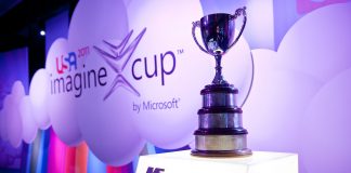 Un tânăr român a inventat ochelarii pentru nevăzători premiați de Microsoft Imagine Cup