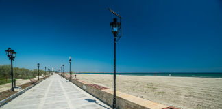 Din Năvodari, la Constantin şi Elena plaja navodari