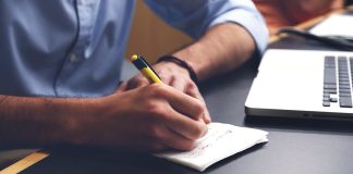 Cum este corect – A depune dosarul la facultate