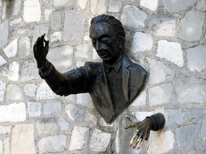 Marcel Ayme; Omul care trece prin zid, Foto: dailyphotostream.blogspot.ro