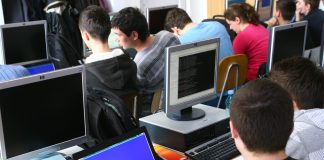 Începuturile informatizării instituţiilor