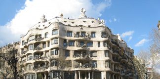 Antoni Gaudi – arhitectul nonconformist al clădirilor ce dansează în valuri Antoni Gaudi