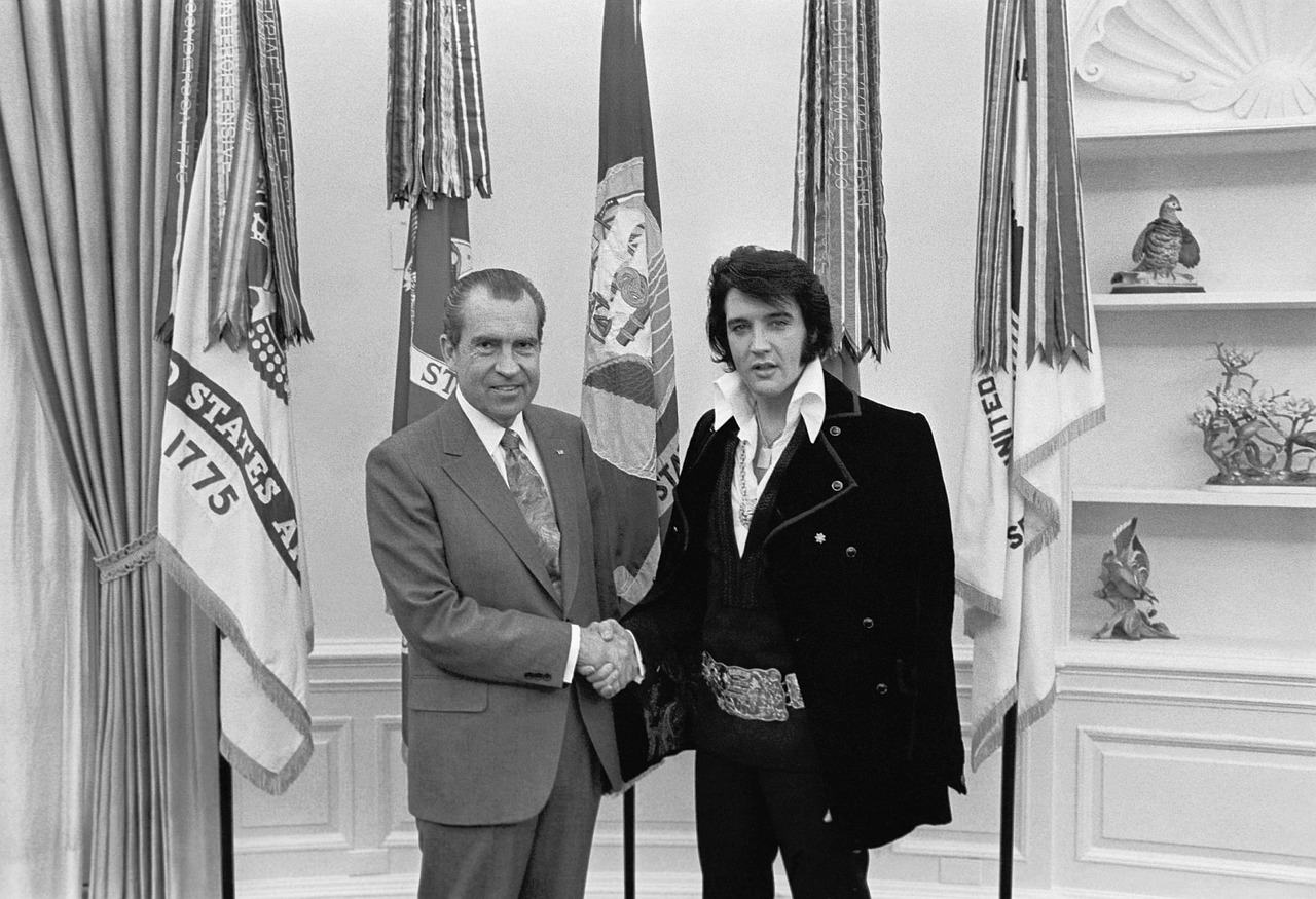 Elvis Presley alaturi de presidentele Nixon