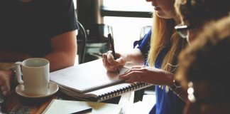 Cum este corect – atribue, contribue, trebue etc. sau atribuie, contribuie, trebuie etc.? Cum este corect – atribue, contribue, trebue etc. sau atribuie, contribuie, trebuie etc.