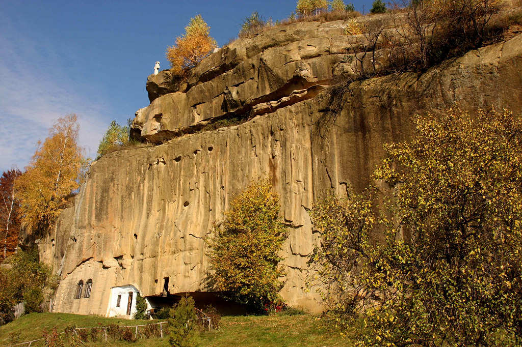 manastirea corbii de piatra
