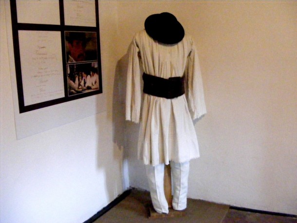 costumul lui ion