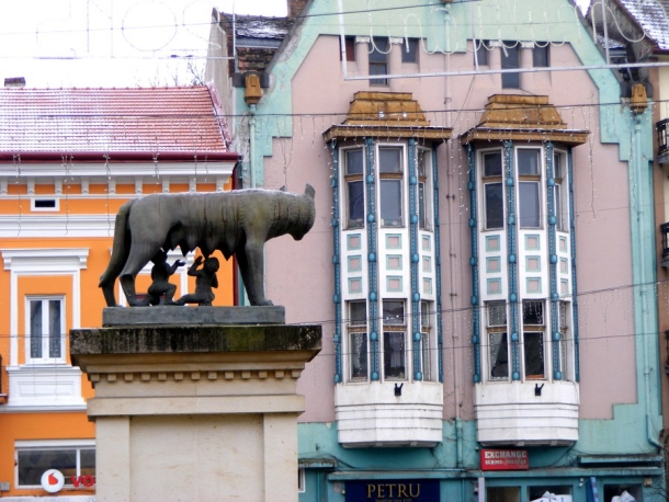 statuia lupoaicei targu mures