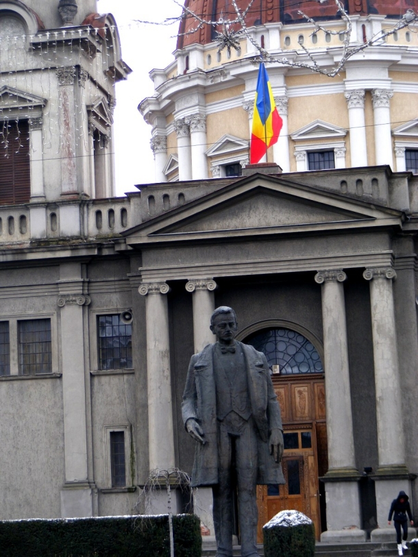 statuia primarului catedrala mica