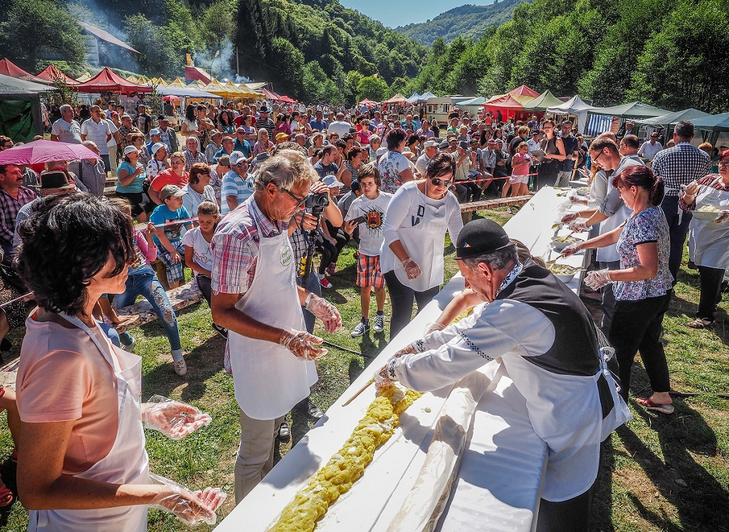 Festivalul Brânzei și țuicii rasinari