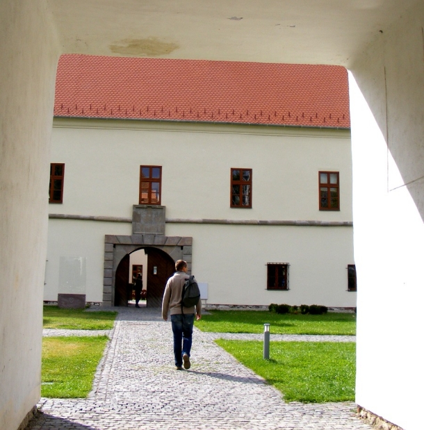 cetatea miko intrare