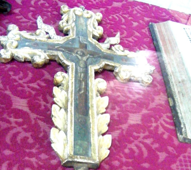 muzeu borzesti cruce sculptata