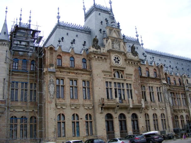 palatul culturii sculpturi