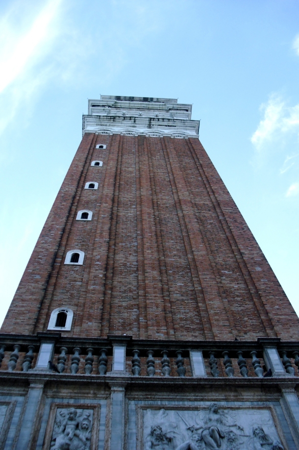 turnul campanila inalt