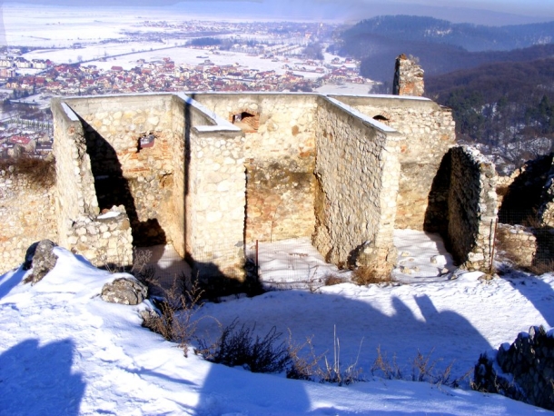 ziduri de sus cetatea rasnov
