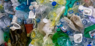 Avântul industriei – plasticul, materialul sintetic ce ne-a ușurat viața cu prețul afectării mediului înconjurător plastic