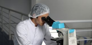 Inventarea microscopului – o revoluție în biologie ce ne-a arătat o lume înainte invizibilă Microscopul