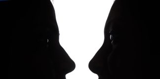 Sensul şi originea expresiilor Taler cu două feţe şi A-şi da arama pe faţă