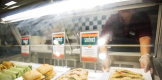 Ce conţin cu adevărat preparatele fast food? Un proiect excentric de fotografie fast food