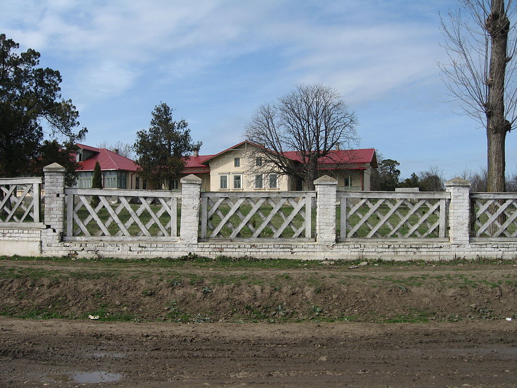 1024px-Casa_memorială_Emil_Racoviță1