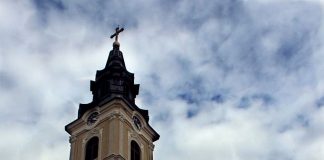 682px-Biserica_cu_Luna