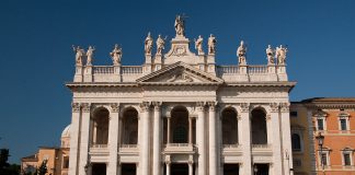 Bazilica San Giovanni in Laterano: Obiective turistice Italia – Roma Bazilica San Giovanni in Laterano